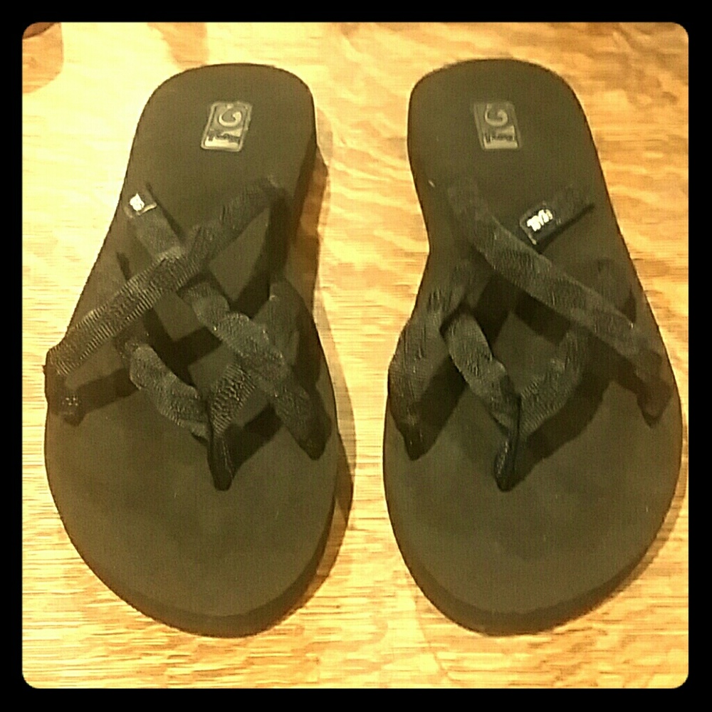 NWOT Teva mush flip flops